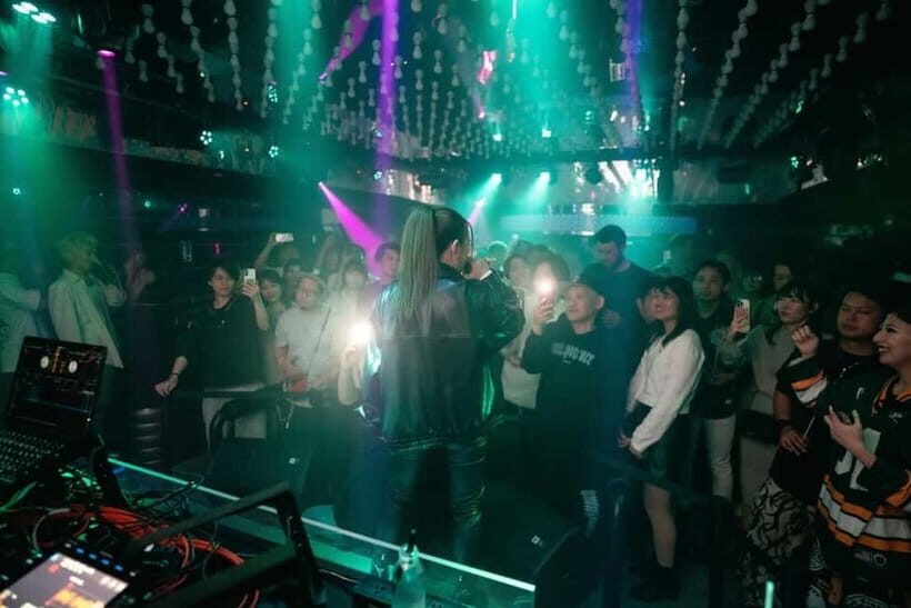 Tokyo: Cross Roppongi Karaoke Nightclub Ticket (For Foreign) - The Experience in Practice