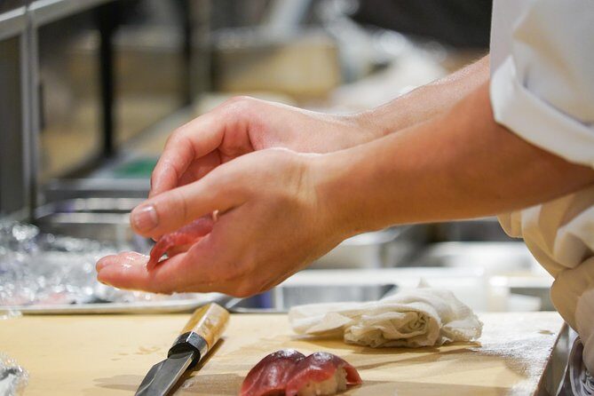 Tokyo Night Foodie Tour in Shinjuku - Walking through Neon-lit Streets and Iconic Sights