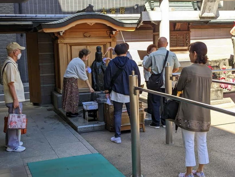 Tokyo: Temples and Rikugien Gardens Guided Walking Tour - Practical Details and Value