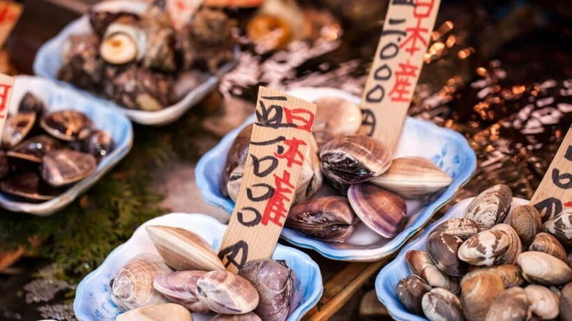 Tokyos Tsukiji Fish Market: Tastings, Culture & Shrine Tour - Market Exploration and Food Tastings