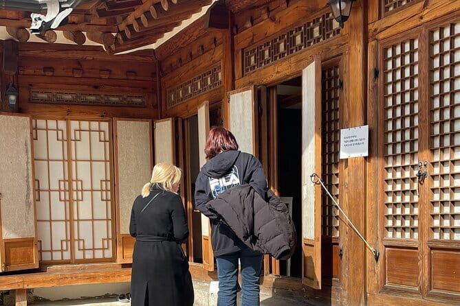 Tour Seouls oldest district with a storyteller from Bukchon - Who Will Love This Tour?