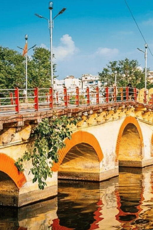 Udaipur: Guided Walking Tour of Ghats with Boat Ride - Detailed Breakdown: Why This Tour Works for Different Types of Travelers