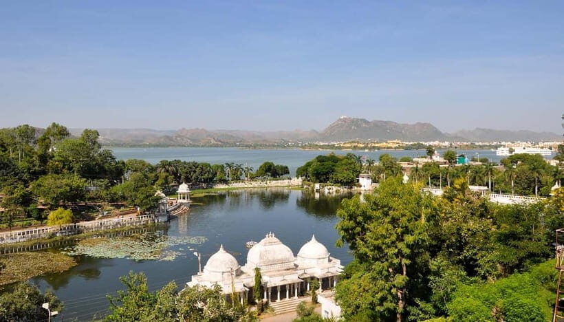 Udaipur Local Sightseeing Tour by Tuk-tuk (Rikshaw) - Starting at Jagdish Temple: A Spiritual Introduction