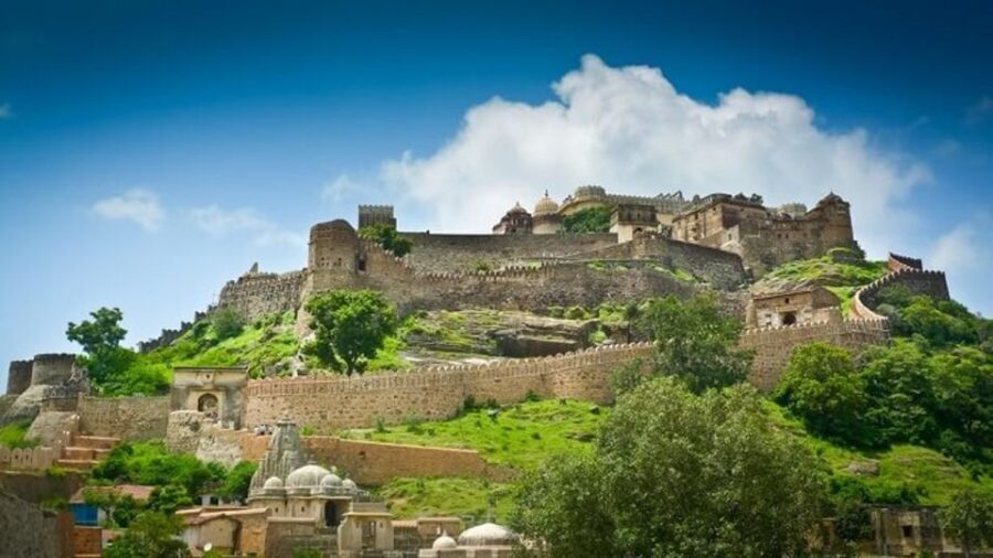 Udaipur: Transfer to Jodhpur via Ranakpur & Kumbhalgarh Fort - The Kumbhalgarh Fort: A Mighty Wall and Stunning Vistas