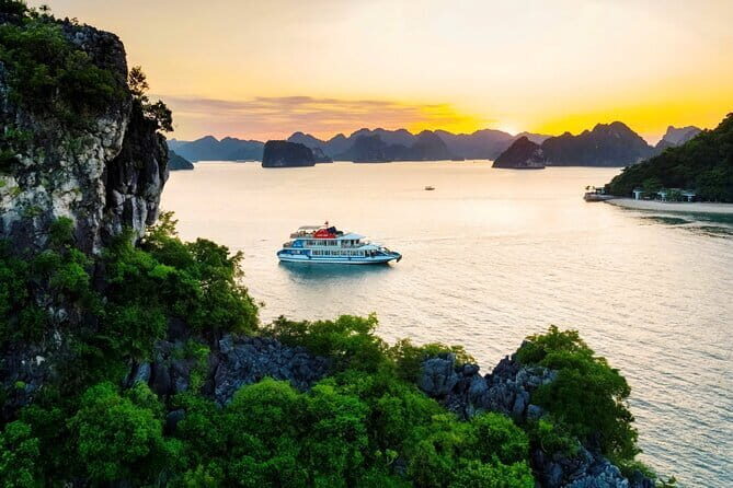 UNESCO World Heritage Site from Ha Noi, Visit Ha Long Bay - A Deep Dive into the Ha Long Bay Experience