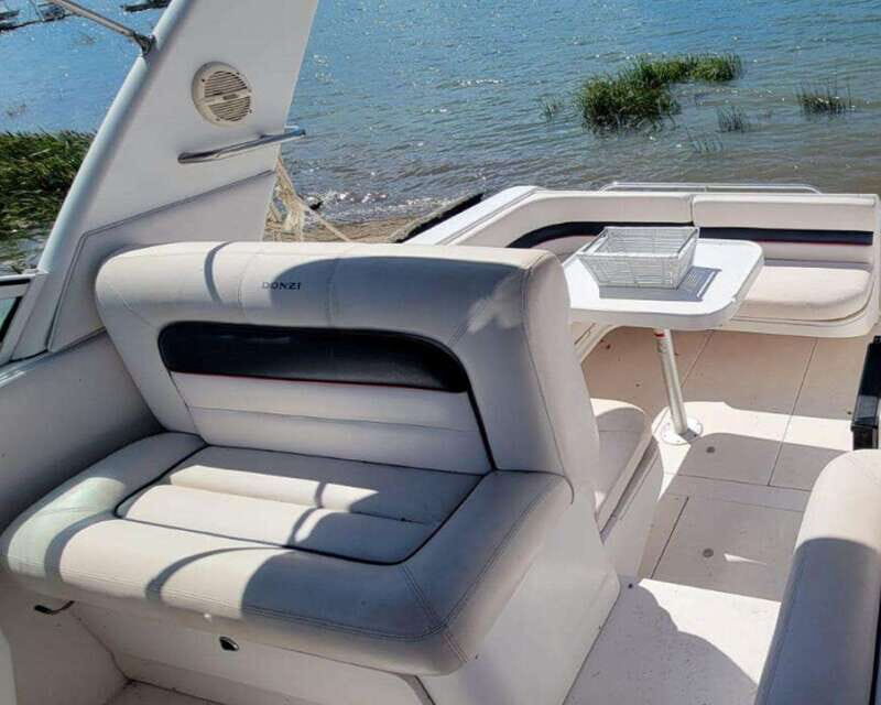 Valle de Bravo: 33 feet VIP Yacht Rental Experience - A Closer Look at the Valle de Bravo VIP Yacht Experience