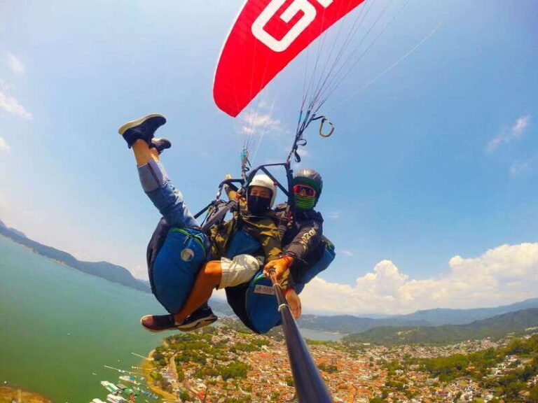 Valle de Bravo: Paragliding flight - The Details That Matter: Transportation, Group Size, and Price