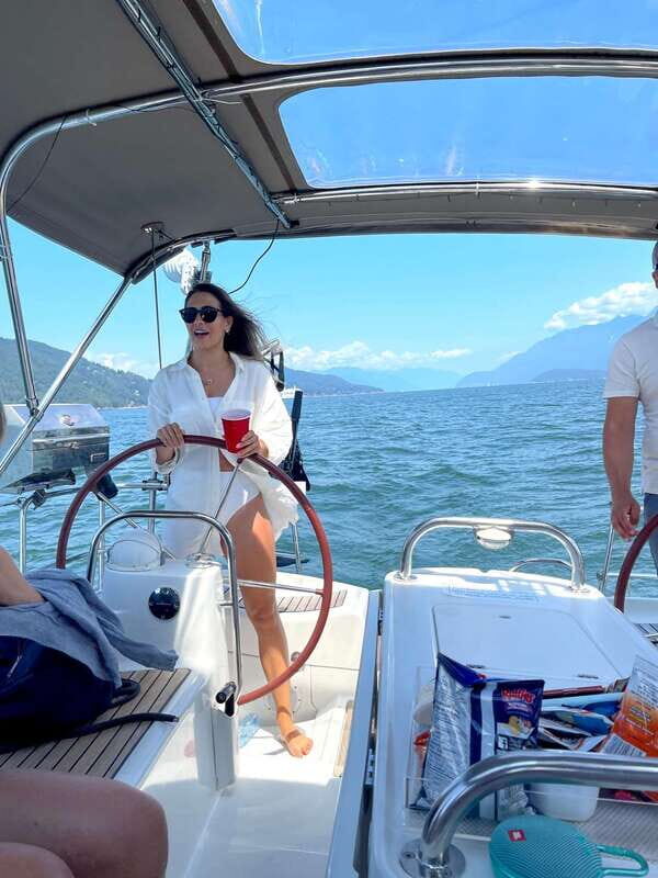 Vancouver: Mosquito Creek and English Bay Sailboat Cruise - An Up-Close Look at the Vancouver Sailboat Experience