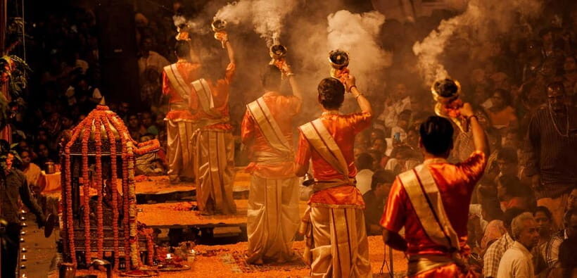 Varanasi: Boat Ride, Walking Tour, and Vegetarian Lunch - The Practical Side: What to Expect