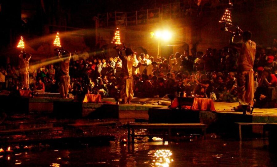 Varanasi: Morning Aarti with Boat Ride & Rooftop Breakfast - Who Should Consider This Tour?