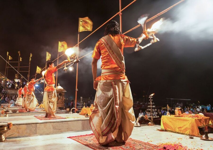 Varanasi: Private City Day Tour with Ganges Boat Ride - Visiting the Iconic Kashi Vishwanath Temple