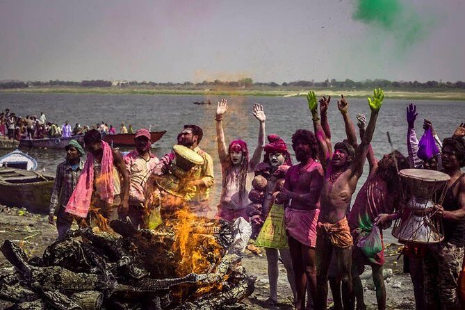 Varanasi tour in 3 days without accommodation - Day 1: Arrival and the Ganga Aarti