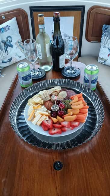 Venice Beach & Malibu View Boat Cruiser- Music Wine Sealions - The Authentic Value of the Venice Beach & Malibu View Boat Cruise