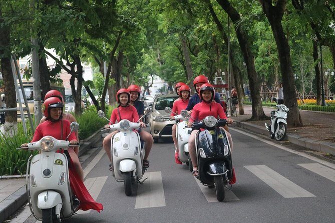 Vespa City Tour &Train Street Female With Ao Dai Riders 4,5 Hours - Who Should Book This Tour?