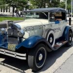 Vintage 1930 convertible! Old Montreal Tour-Private Guide -70 min - Frequently Asked Questions
