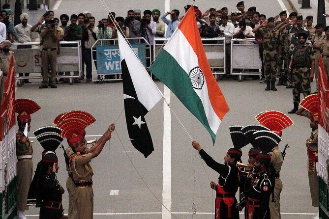 Wahga Border Flag Ceremony & Shalimar Garden Private Tour - How the Tour Works in Practice