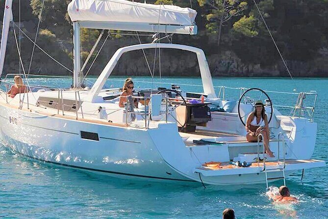 Waikiki Private Sunset Sail Romantic and Private - Who Should Consider This Tour?