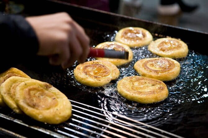 Walking Tour of Dongdaemun DDP, Cheonggyecheon, Gwangjang Market - Who Should Consider This Tour?