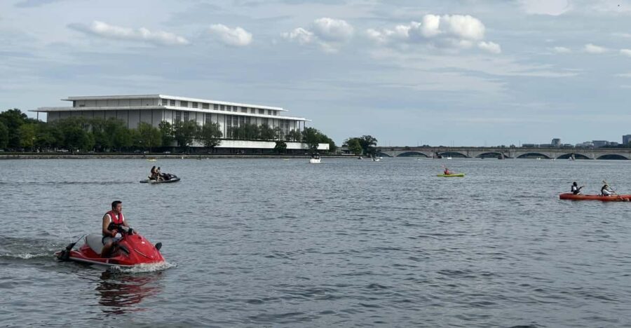 Washington D.C: Acquired Taste Food Tour in Georgetown - Exploring Georgetown with the Acquired Taste Food Tour