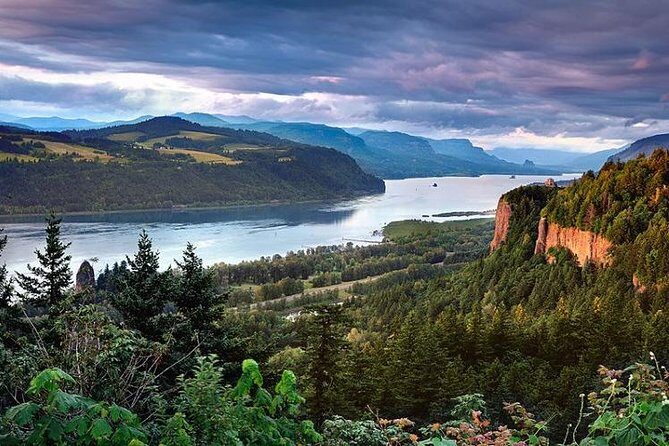 Waterfalls & Wine Tour-Multnomah Falls,Vineyards,Hood River Combo - Who Will Enjoy This Tour?
