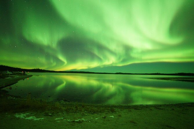 Yellowknife Tours - Aurora by bus