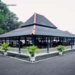 YOGYAKARTA CITY TOUR,SULTAN PALACE,WATER CASTLE AND CRAFTS. - What’s Included and What’s Not