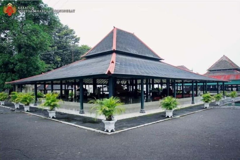 YOGYAKARTA CITY TOUR,SULTAN PALACE,WATER CASTLE AND CRAFTS. - What’s Included and What’s Not