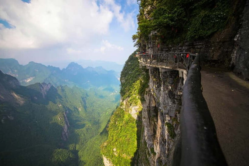 Zhangjiajie 2-Day: Summits, Skywalks & Starlit Cascades - Who Should Consider This Tour?