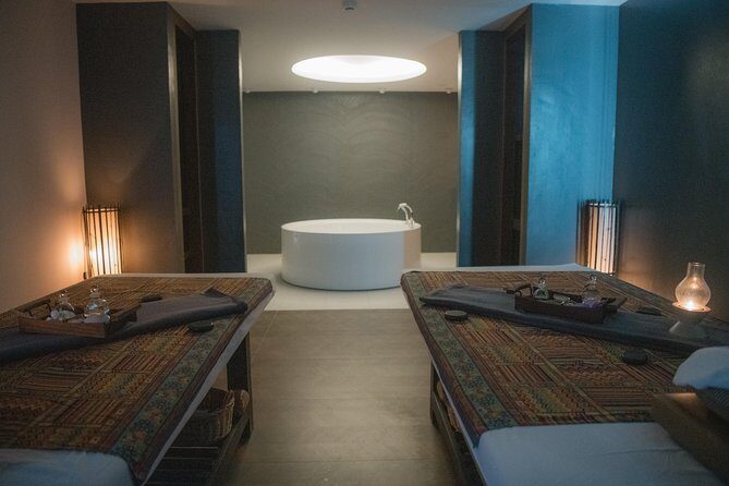 1.5Hrs RelaxingWhole body with Herbcompress -Free Transportation - Who Would Love This Experience?