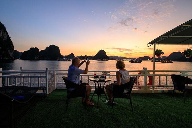 2-day Ha Long Bay Cruise included Transfer, Kayking and Swimming - An In-Depth Look at the 2-Day Halong Bay Cruise