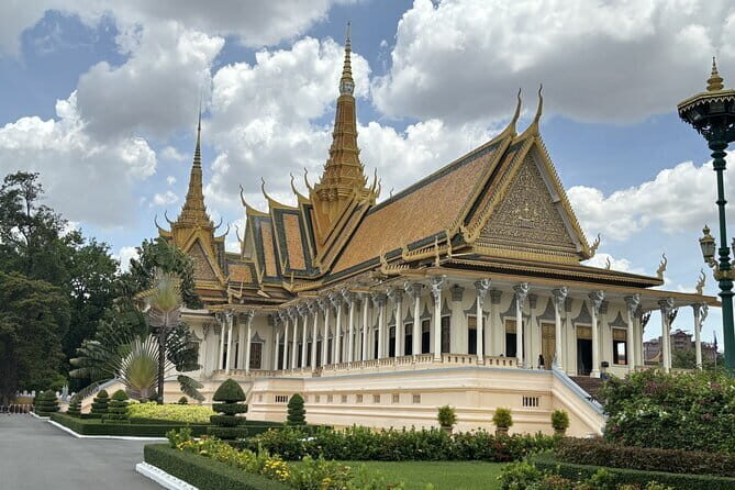 5 Days Cambodia Group Tour to Siem Reap & Phnom Penh - Day 2: Visiting the Marvels of Angkor