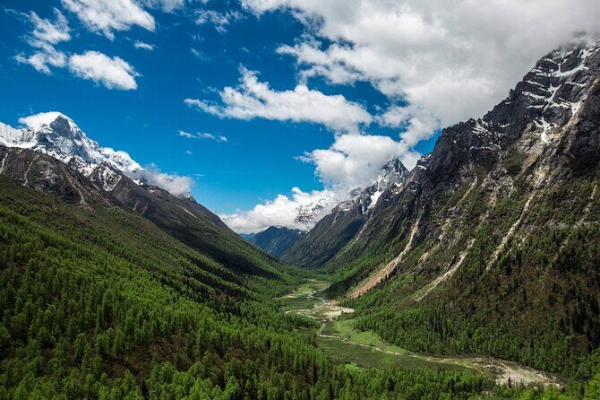 6-Day Tour to Uncover the Wonders of Western Sichuan - Transportation and Group Dynamics