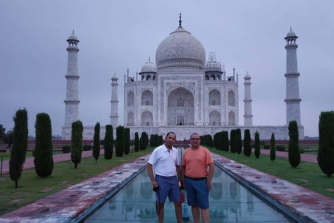 Agra Sightseeing & Shopping Tour by Private Car with Guide - The Experience in Detail