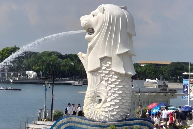 Airport to City and Food Private Tour for Layover and Transit