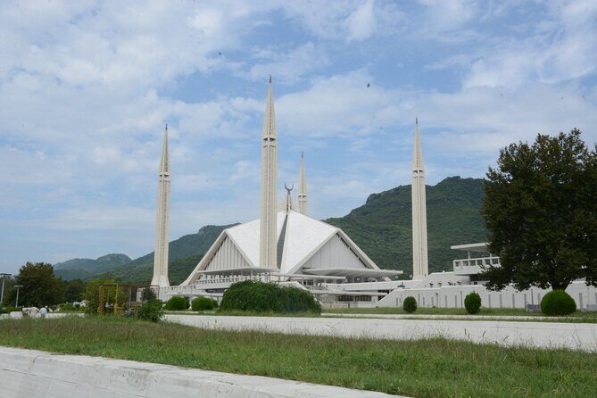 Al Inclusive 10 Days Luxury Tour to Skardu and Hunza Valley - Who Is This Tour Best For?