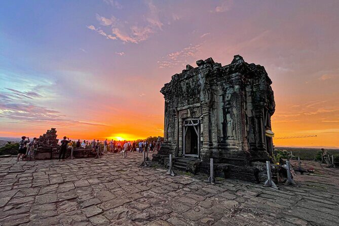 Angkor Wat Small-Group Day Tour and Sunset with Lunch Included - Exploring the Angkor Park: What the Day Looks Like