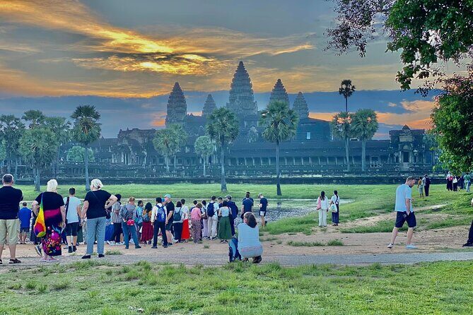 Angkor Wat Tour, Explore The Main Temples With Tour Guide - Transportation, Timing, and Group Size