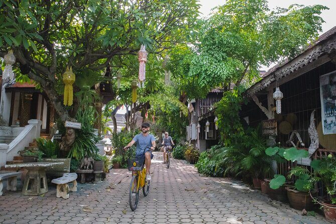 Authentic Chiang Mai 4-Hour Bicycle Tour with Northern Food - The Ride and Group Dynamics
