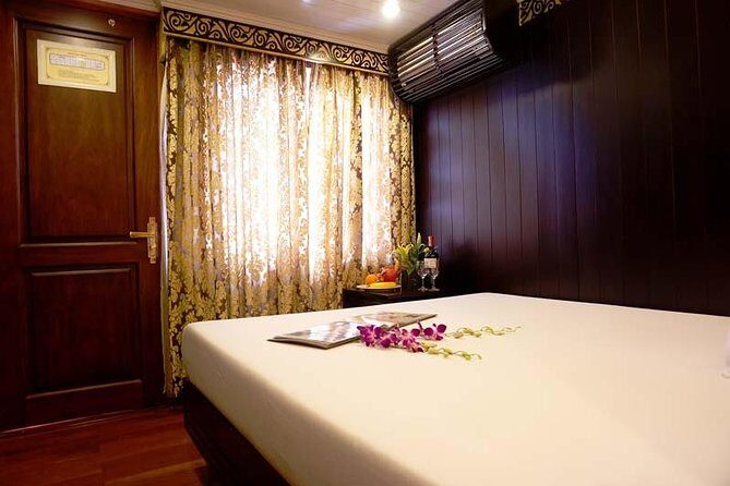 Bai Tu Long Bay 3-Day Cruise with Ocean View Cabin - Getting There and First Impressions