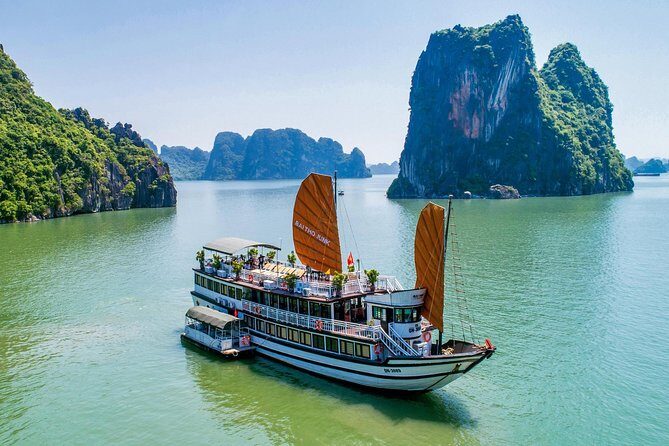 Bai Tu Long bay deluxe cruise 2D/1N: Kayaking, swimmig, Full Meals & best prices - Who This Tour Is Perfect For