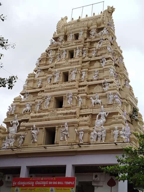 Bangalore Walking Tour KR Flower Market,Fort,Tippu palace - Exploring KR Market: Colors, Scents, and Local Flavor