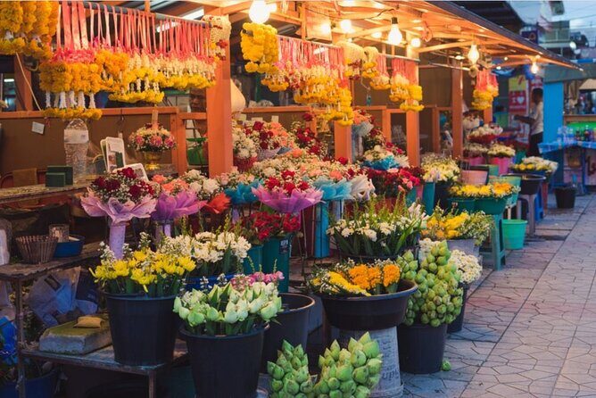 Bangkok After Dark Tuk-Tuk Temples, Markets & Street Food - Transportation and Group Size