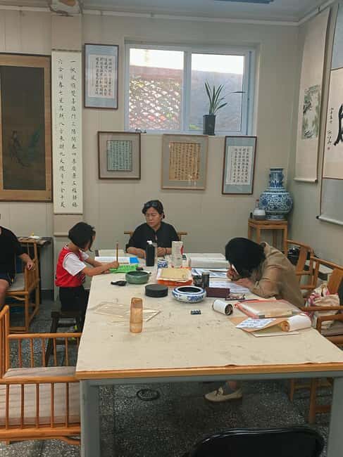 Beijing liulichang : Learn Calligraphy orCarving from Master - Practical Details and Tips