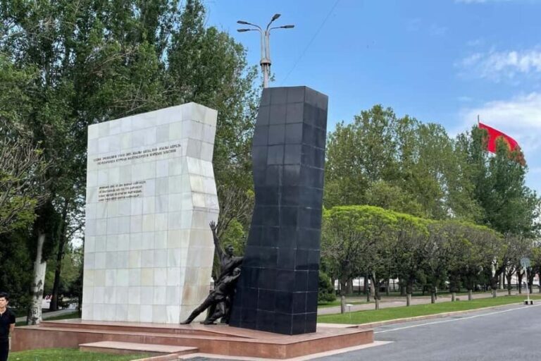 Bishkek: Hidden Gems, Landmarks & Culture Walking Tour - Tasting Kyrgyz Tradition