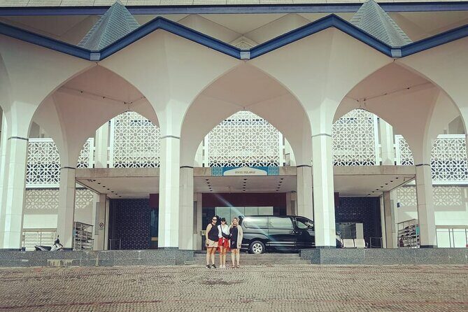 Blue Mosque And Batu Caves Private Tour from Kuala Lumpur - What the Tour Includes and What It Doesn’t