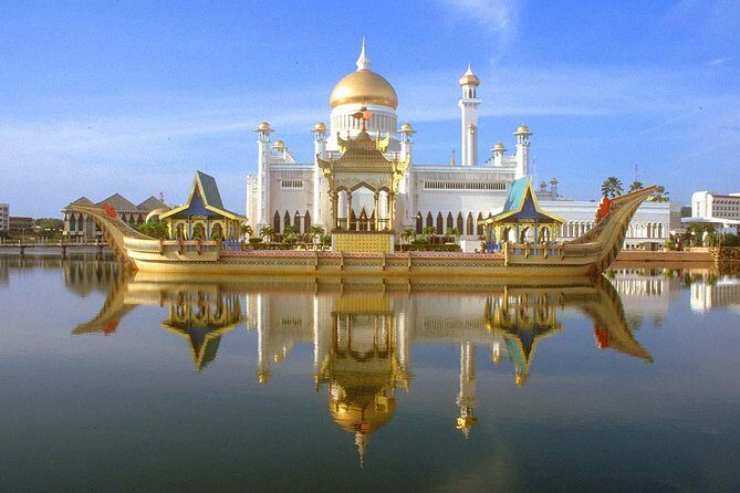Brunei Half Day City Tour with Royal Regalia & Sultan Omar Ali Saifuddin Mosque - Who Should Consider This Tour?