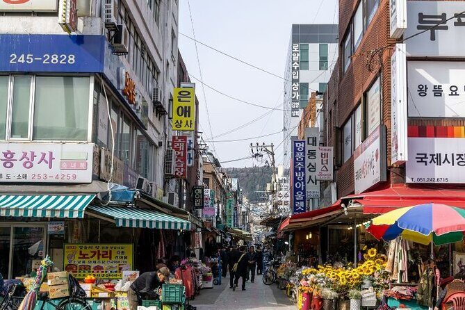 Busan: Jagalchi Market & Gamcheon Village Walking Tour With Guide - An In-Depth Look at the Tour