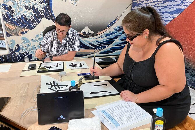 Calligraphy Fan Workshop at a 50-Year-Old Craft Shop in Hiroshima - The Instructor’s Role