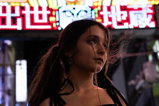 Casual Photoshoot in Dotonbori, Osaka with a Pro Photographer - Why This Tour Offers Good Value