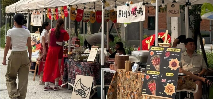 Chengdu: Flea Market, Fashion District, and Dinner Tour - An Elegant Dinner and Han Culture Performance